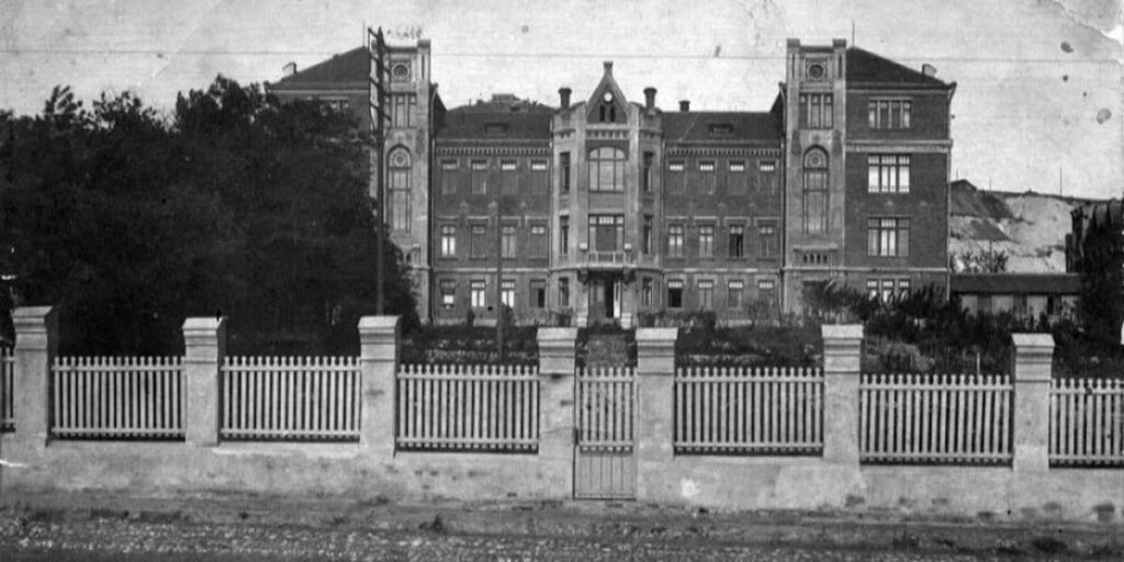 Лисичанськ. 1909 рік. Заводська лікарня