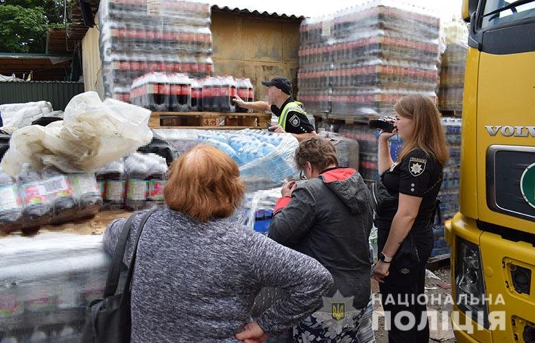 У Києві правоохоронці викрили продаж продуктів та гуманітарної допомоги для переселенців