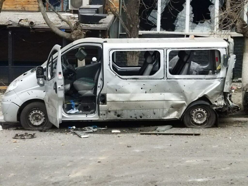 Розстріляний мікроавтобус “Мальтійської служби допомоги”