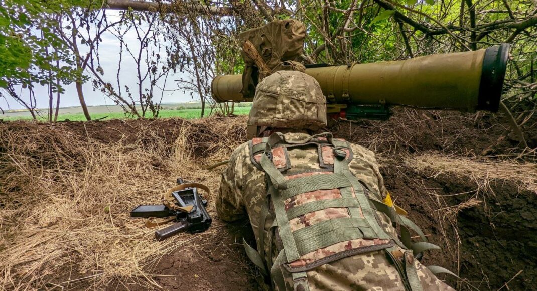 Враг пытался пройти в направлении Славянска — успеха не имел, обстреливал населенные пункты по линии фронта на востоке