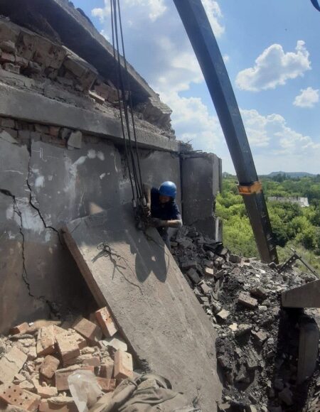 Разбор завалов многоэтажки в Торецке завершен: последствия (фото)