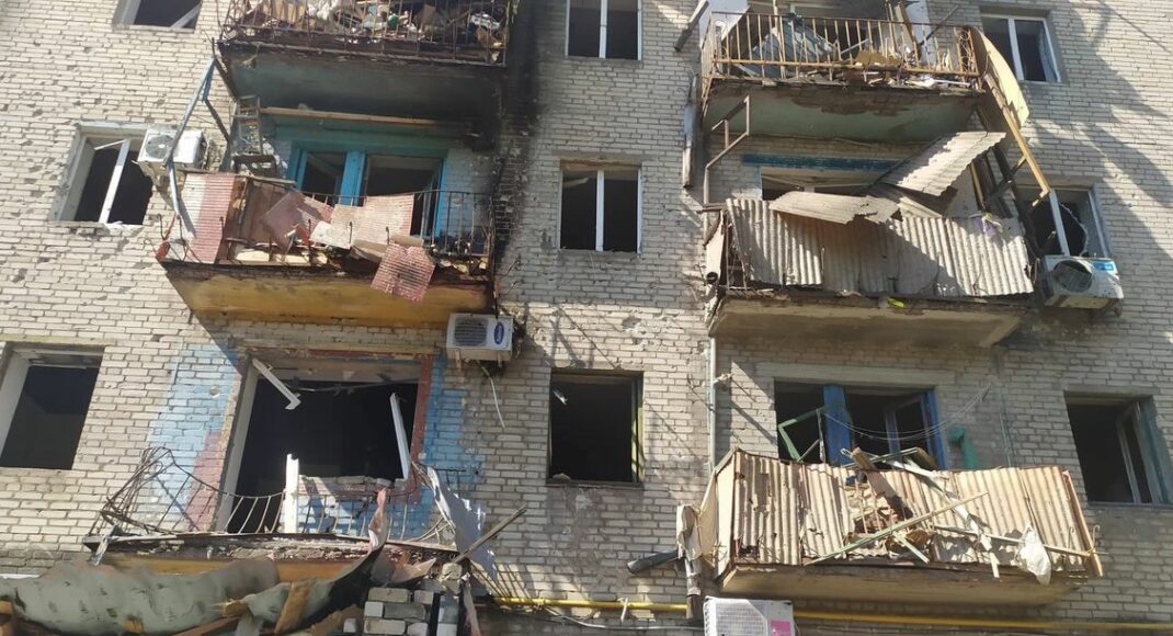 Разрушенное жилье и раненые. Как оккупанты обстреливают Славянск