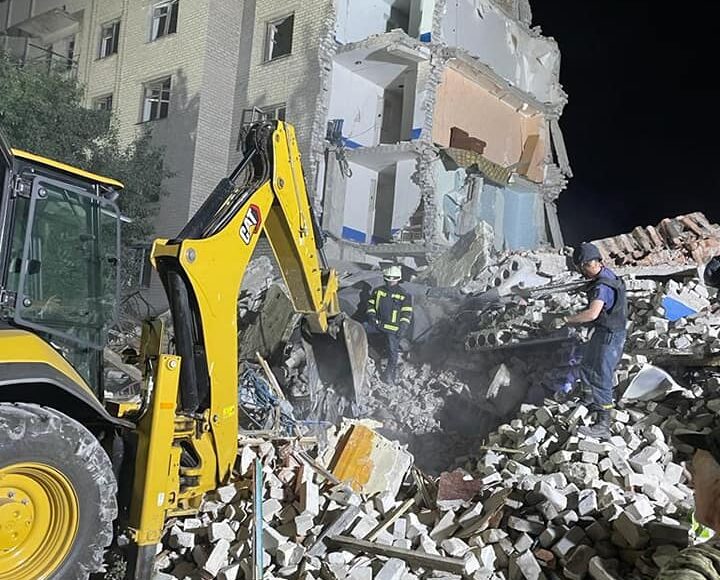 Рятувальники ДСНС вилучили 35 загиблих осіб з-під завалів знищеного будинку у Часовому Яру