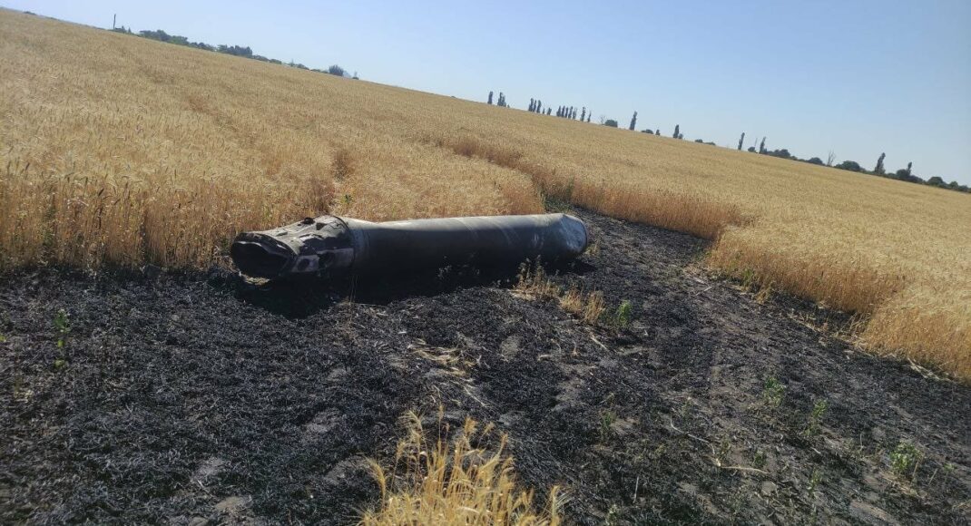 Окупанти обстрілами на Донеччині знищили понад 345 га полів пшениці