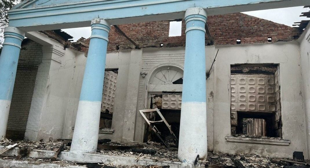 Окупанти обстріляли на Донеччині 12 населених пунктів ракетами та артилерією: є загиблі та постраждалі