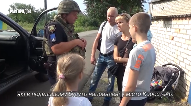 ДонОВА разом з поліцією евакуювали сім'ю з Райгородка (відео)