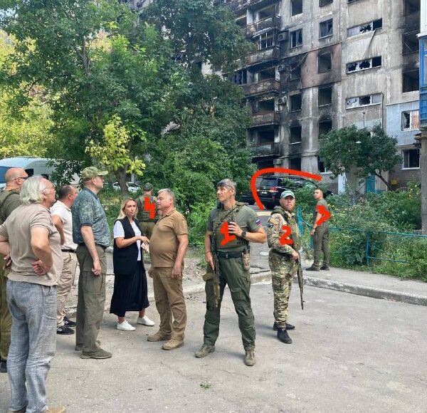 В Мариуполе оккупанты активно возводят военные укрепления недалеко от анонсированного строительства микрорайона, - советник мэра