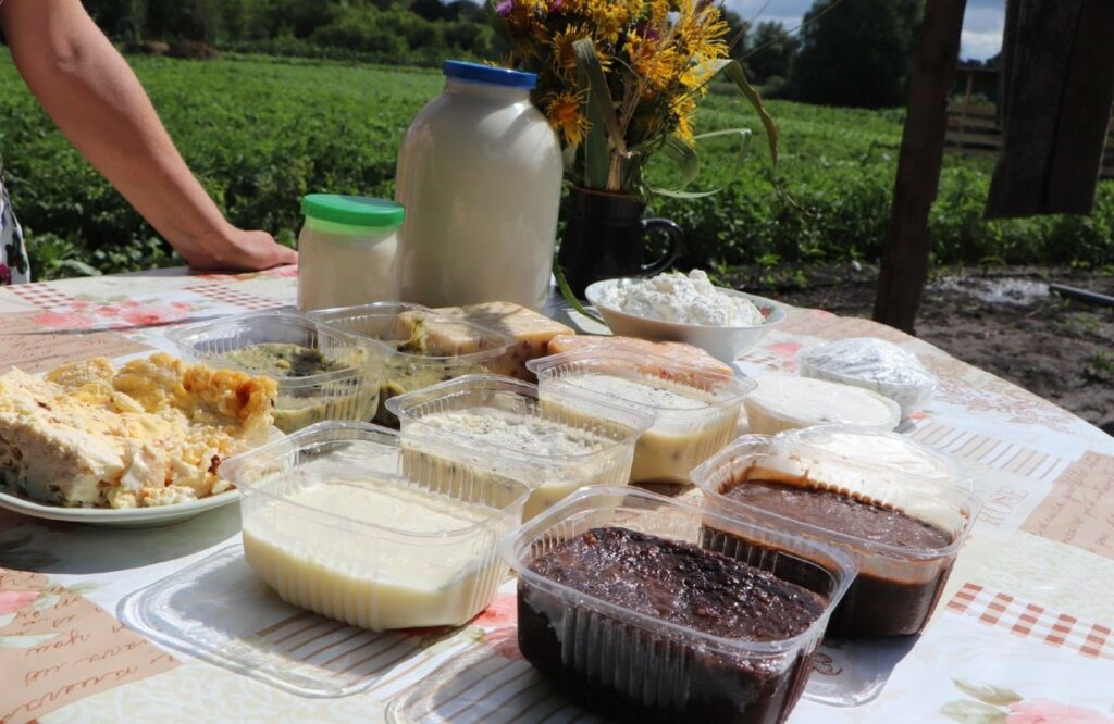 Олена з родиною з Донеччини на Полтавщині виробляють сир