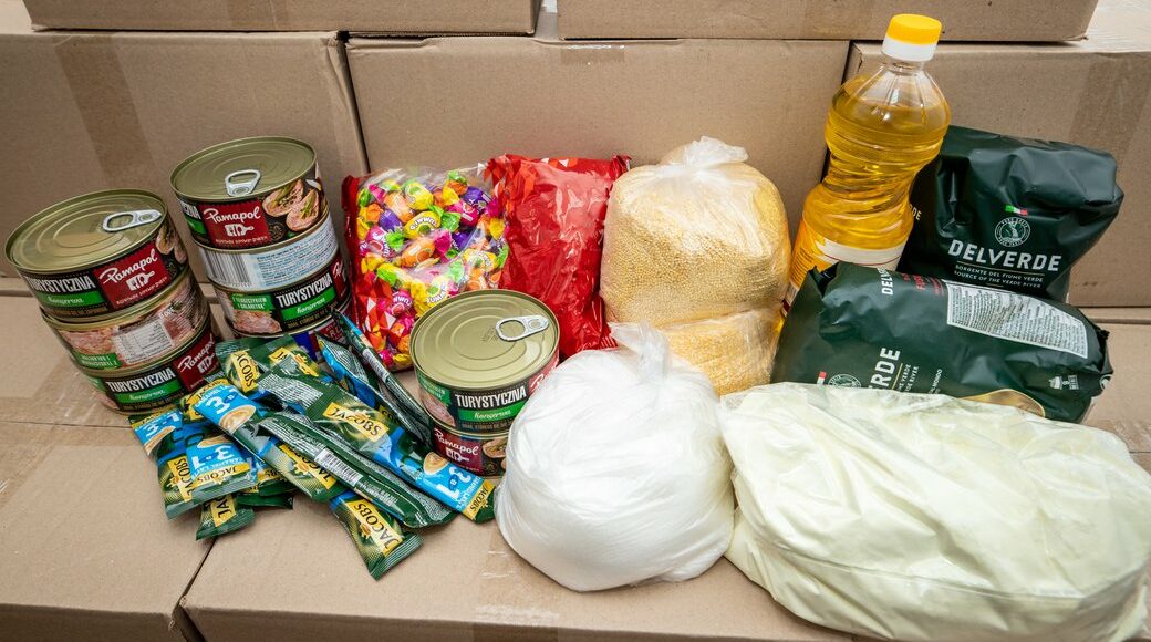 Подготовлено 100 тысяч наборов: переселенцам в Киеве рассказали, где получить бесплатные продукты