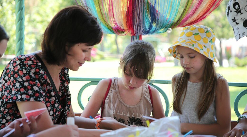 На Днепропетровщине реализуют ряд проектов для адаптации детей и молодежи из числа переселенцев