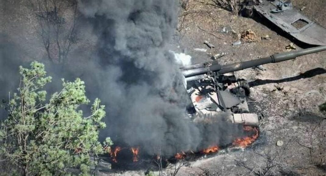 Українські захисники відбили ворожі спроби просунутися на Бахмутському та Слов'янському напрямках, - Генштаб