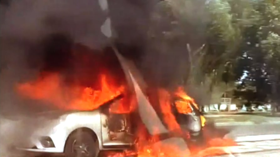 В окупованому Маріуполі горить автівка: ідуть "розбірки" між криміналом і "владою", — Андрющенко