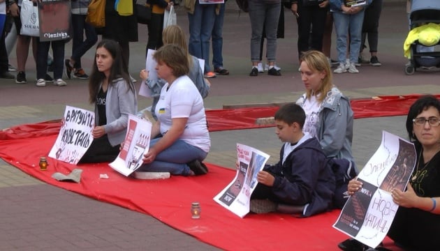 У понад десяти містах України пройшли акції на підтримку полонених з "Азовсталі" (фото, відео)