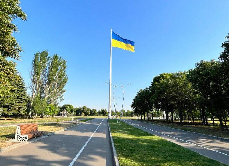 В Краматорске временно снимут флаг с флагштока из-за неблагоприятной погоды, - горсовет