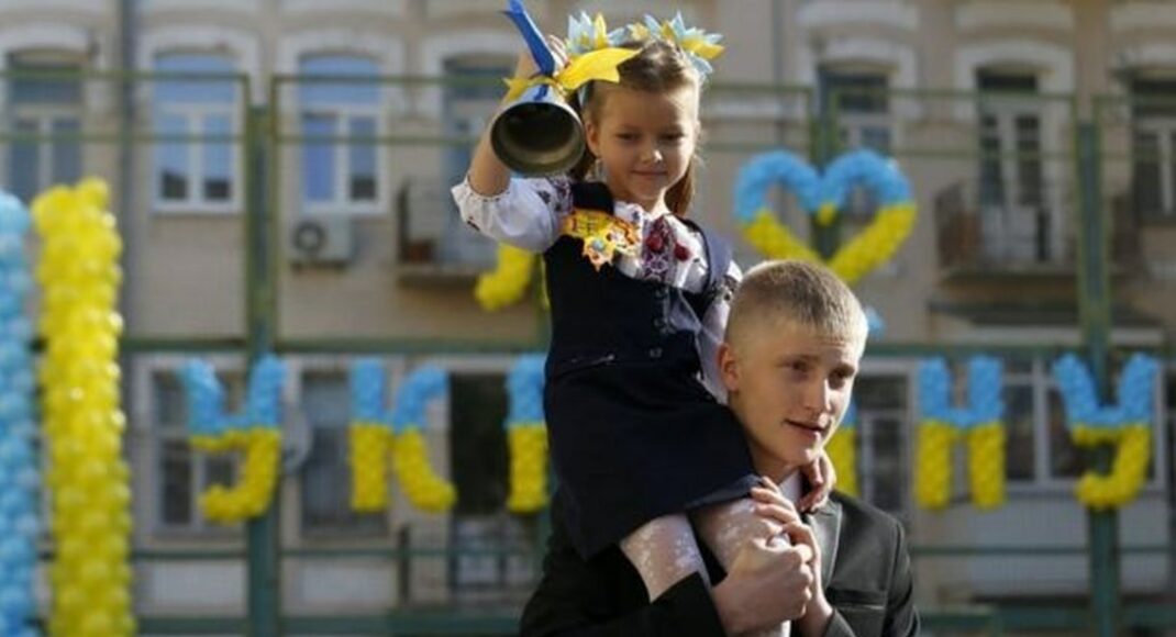 Война войной, а учиться надо: как будут обучаться школьники с востока Украины