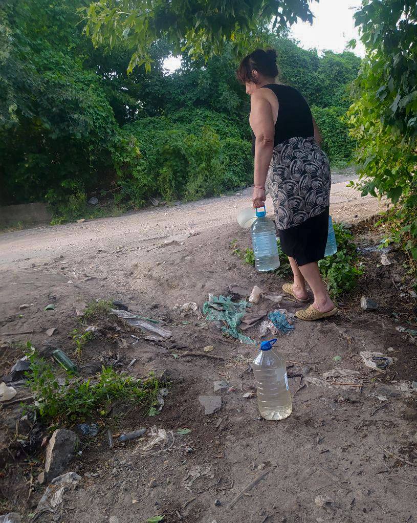 вода з калюж в Маріуполі