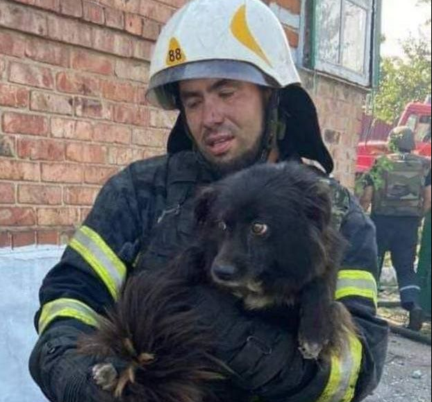 В Бахмуті під завалами після обстрілу рф загинув рятувальник