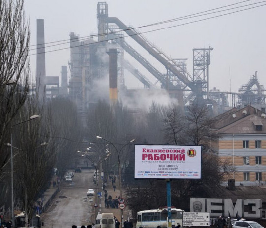 Єнакієвський металургійний завод припиняє роботу через "мобілізацію" працівників до лав окупантів