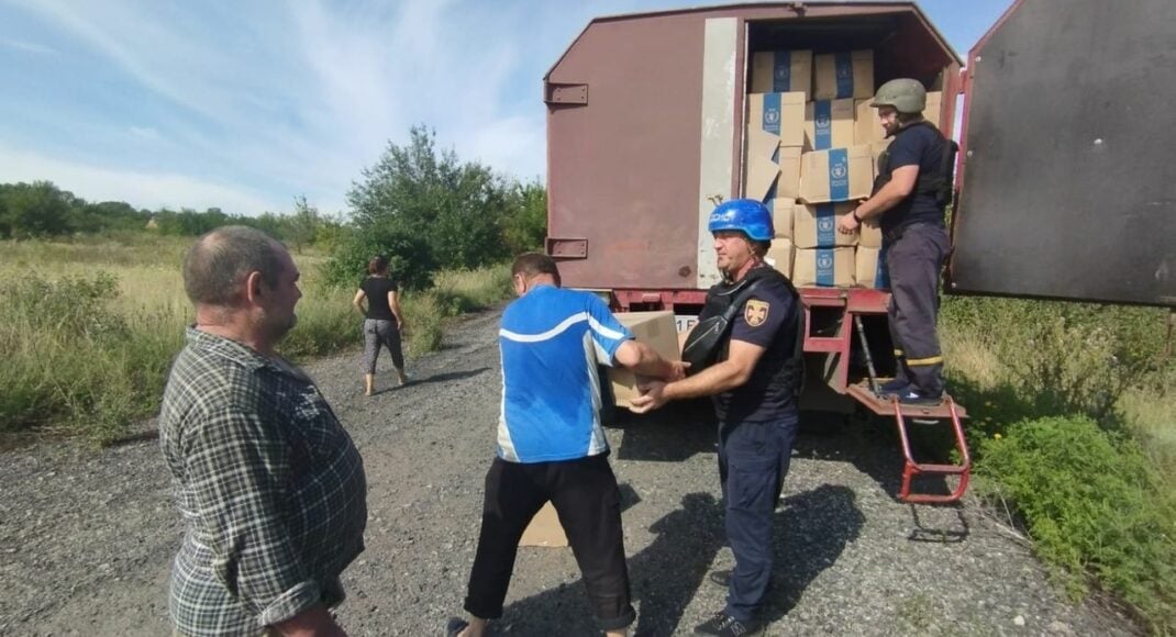 Рятувальники розповіли про евакуацію людей дорогою життя Лисичанськ-Бахмут під обстрілами рф