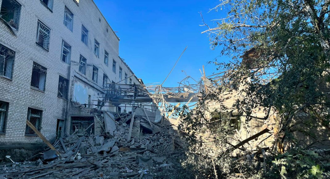 Під обстріл військ рф потрапила психічна лікарня в Краматорську: фото, відео