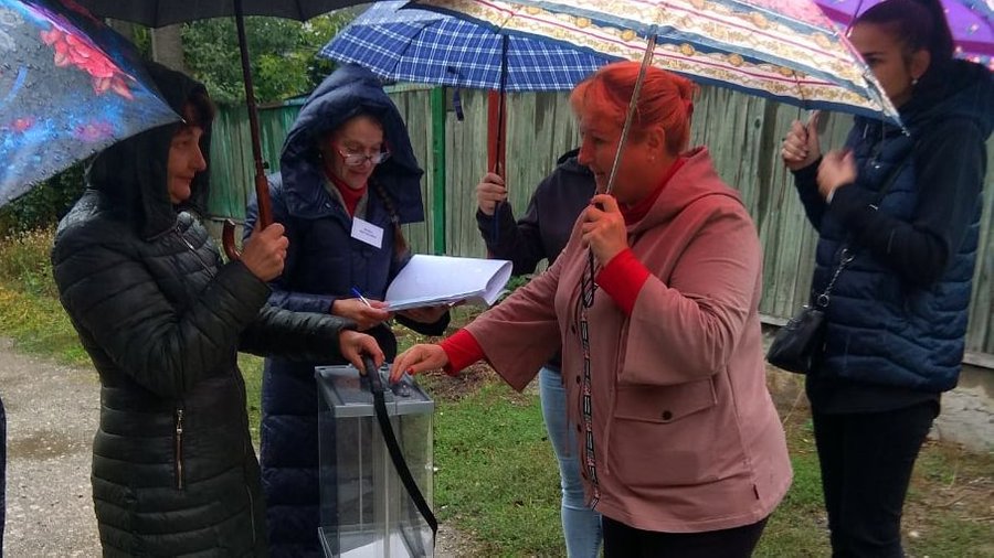 Оккупанты в Мариуполе обустроили избирательные участки в помещениях магазинов и кафе, - Андрющенко
