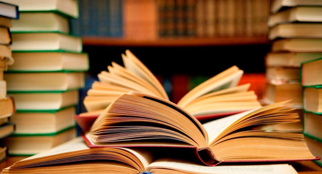 У Дніпрі відновлюють бібліотечний фонд Маріуполя: як допомогти