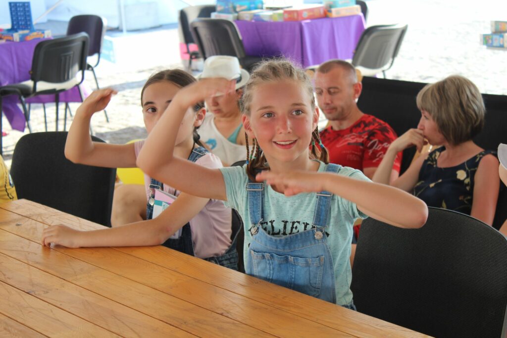 Майстер-клас з жестової мови для дітей на книжковому фестивалі Book Space у Дніпрі
