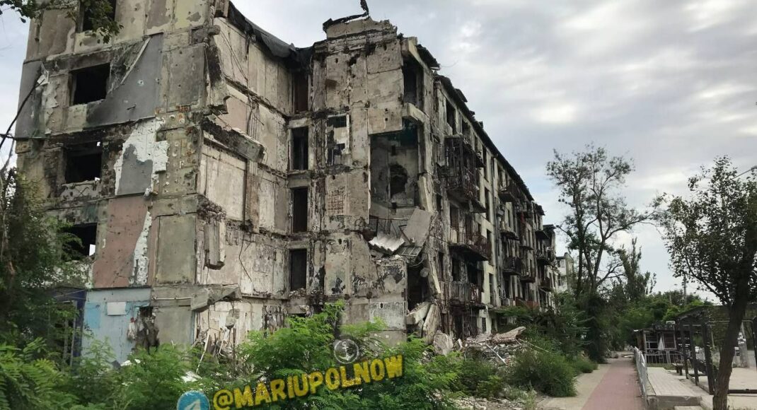 Захватчики в Мариуполе массово отказывают жителям в компенсациях за разрушенное жилье