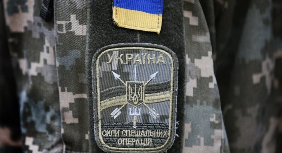 Українські військові показали момент прольоту ворожого РПГ між операторами ССО (відео)