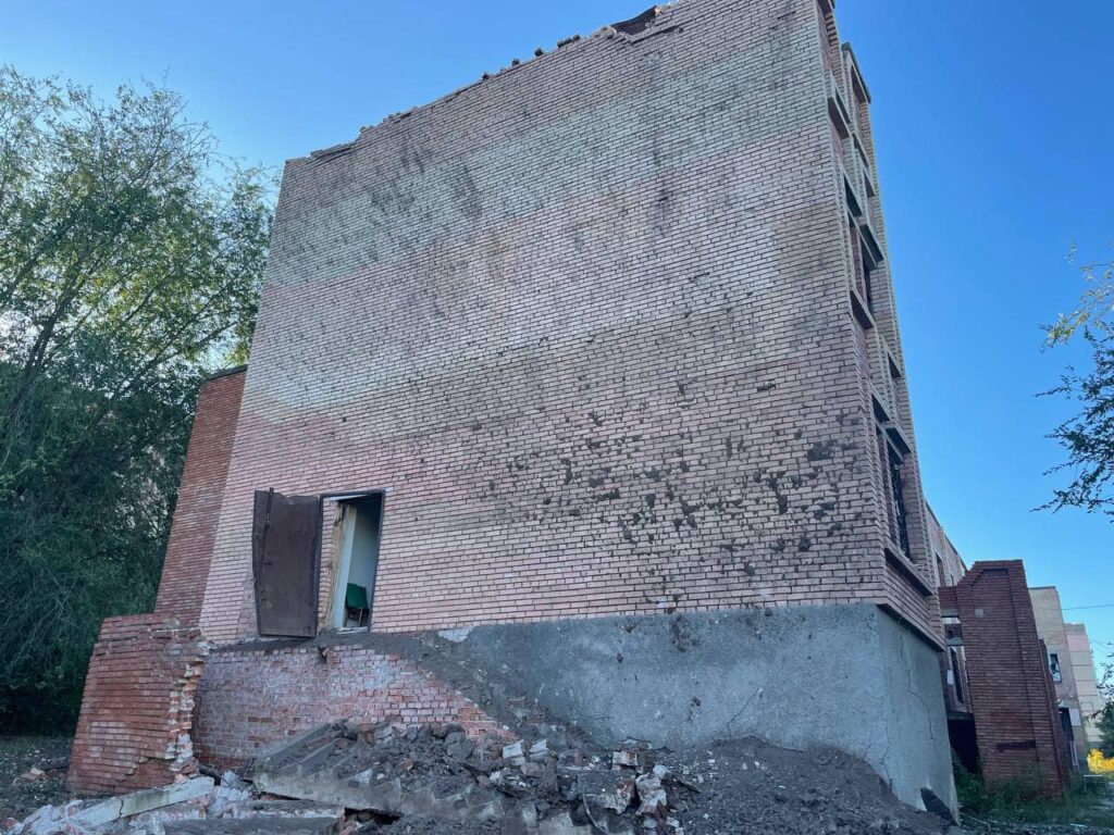 У Слов'янську від обстрілу постраждав район Хімік: постраждали будинки та школа