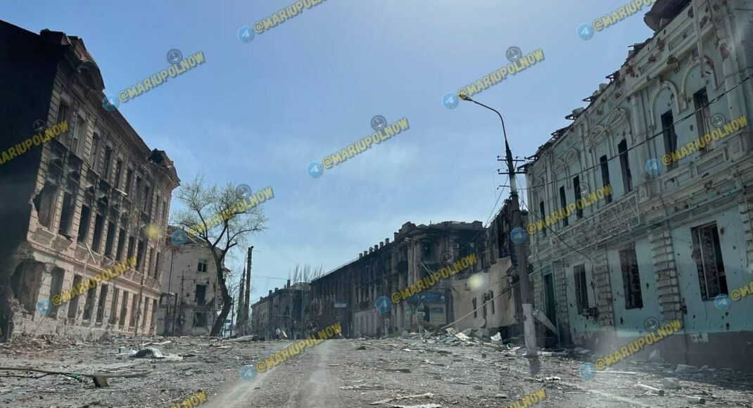 В захваченном Мариуполе оккупанты сносят дома в исторической части города (видео)
