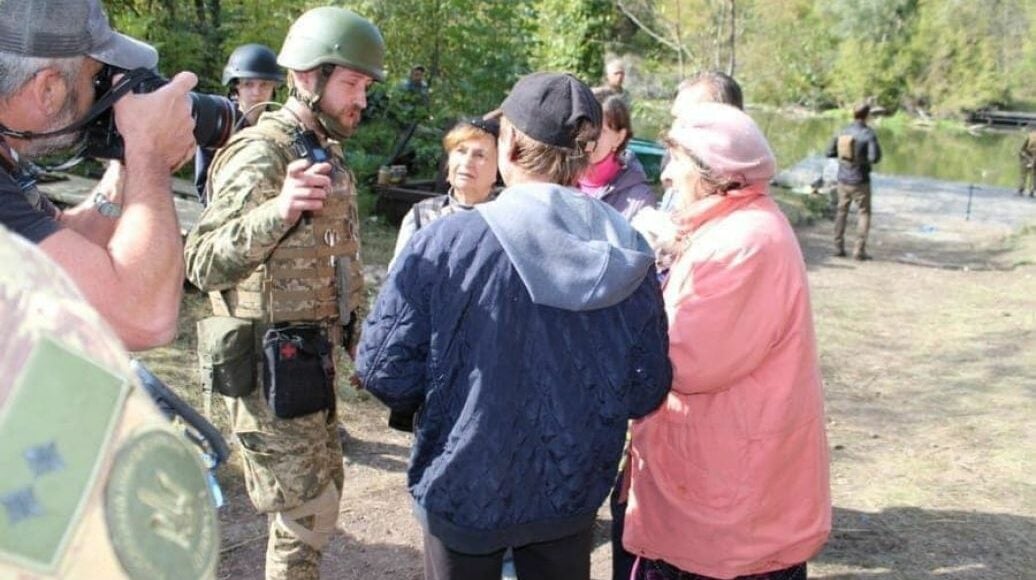 Нацгвардейцы эвакуировали из-под Славянска людей, которые прятались от обстрелов в лесу