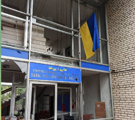 Над міськрадою Святогірська майорить український прапор (фото)