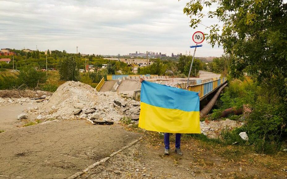 В окупованому Маріуполі розгорнули українській прапор на честь визволення захисників міста