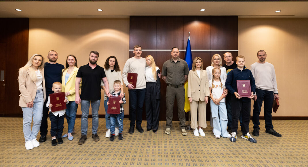 Командиры "Азова" в Турции встретились с семьями