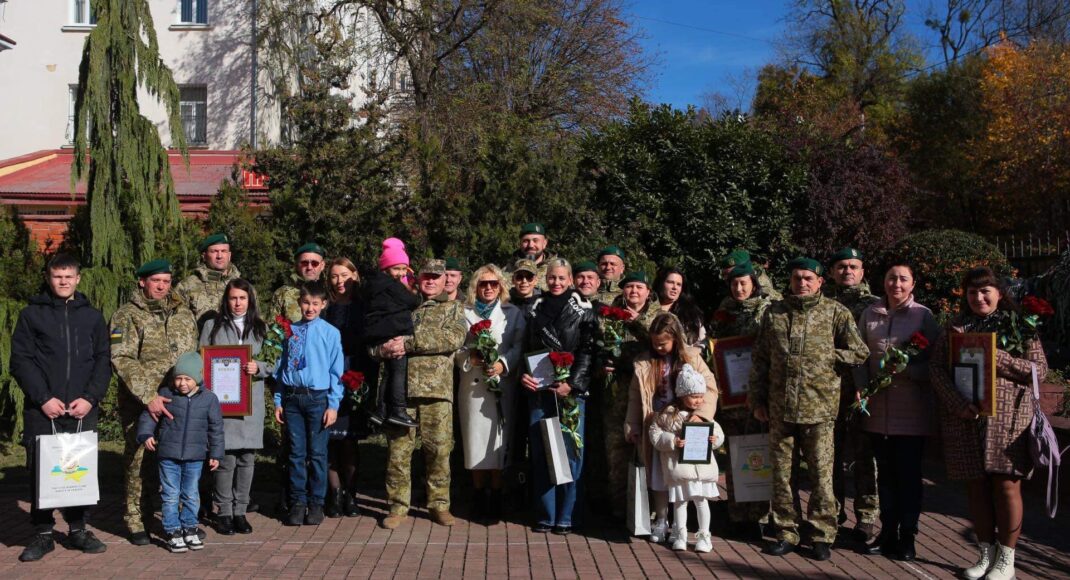 12 защитников "Азовстали" получили ордера на жилье на Львовщине: фото