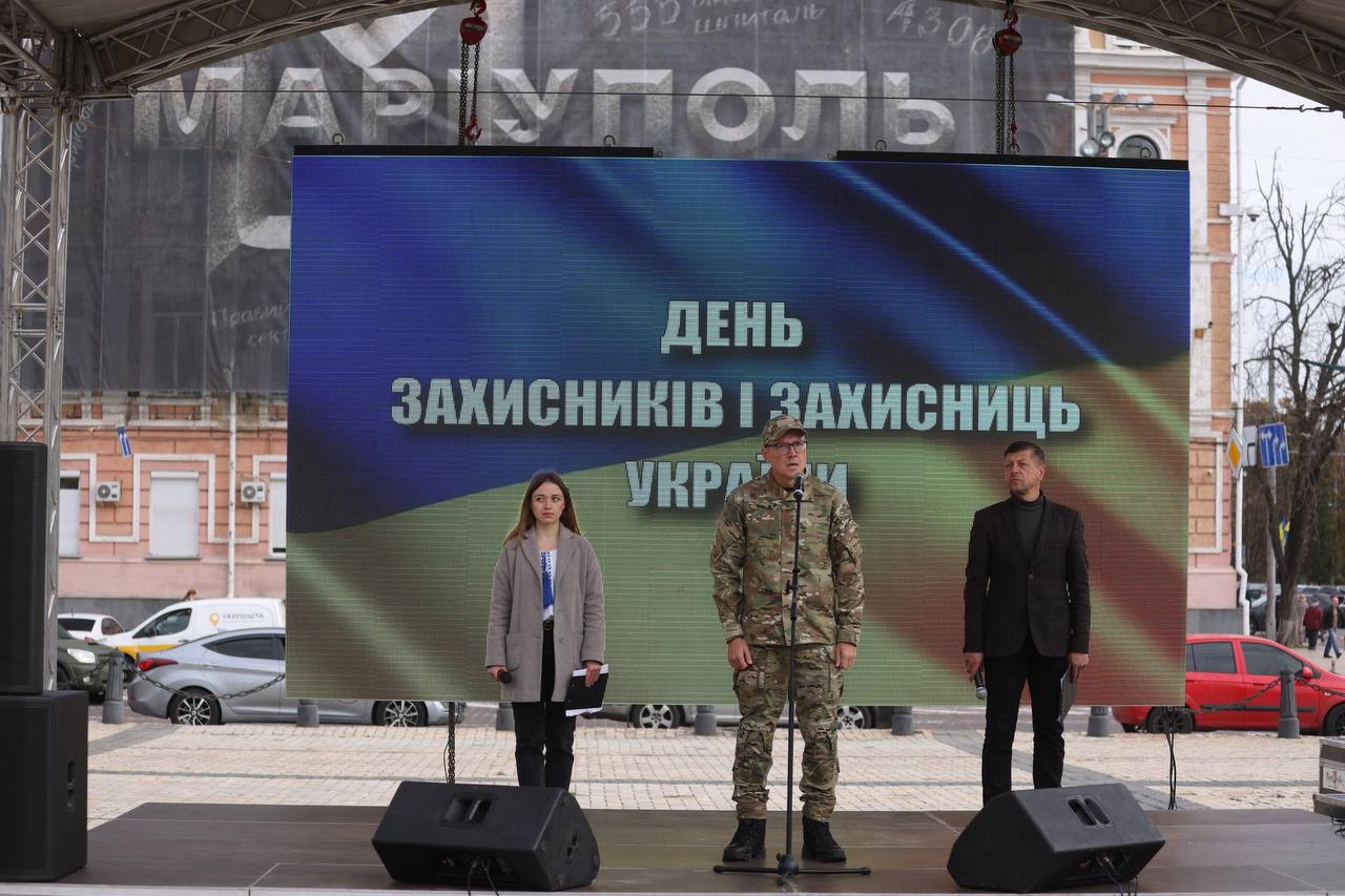 У Києві відкрили виставку "Полк Азов – янголи Маріуполя": фото