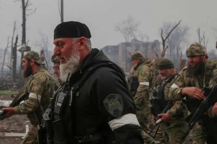 В оккупированном селе в Донецкой области кадыровцы ограбили жилье коллаборантки (видео)