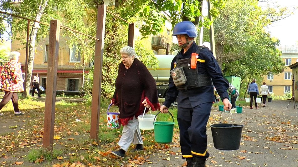 В Константиновке остаются около 47 тысяч жителей, которые испытывают проблемы с водоснабжением: видео