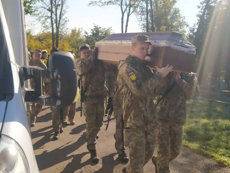 У Краматорську поховали бойового медика Юрія Миколайця, який загинув захищаючи Луганщину