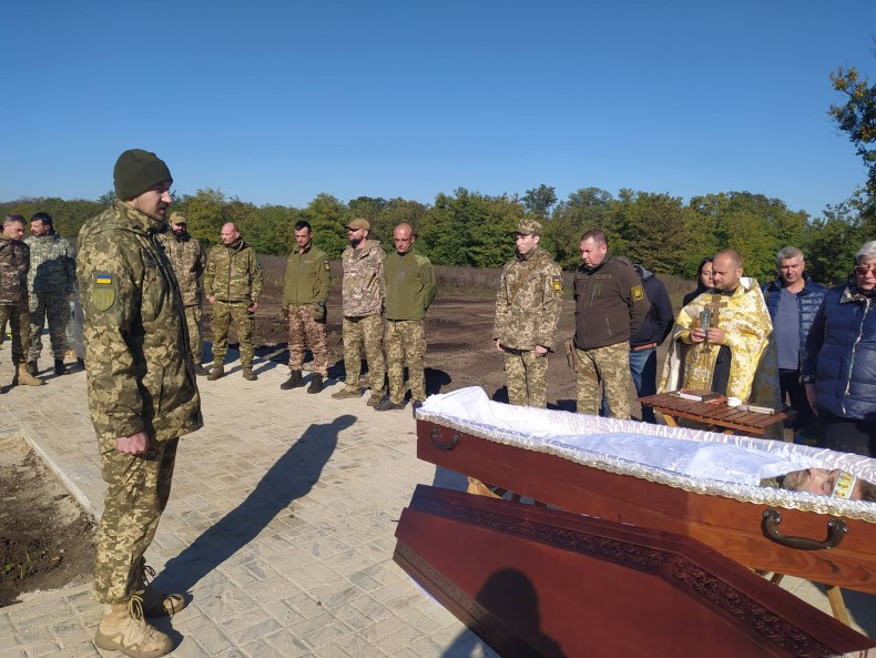 У Краматорську поховали бойового медика Юрія Миколайця, який загинув захищаючи Луганщину