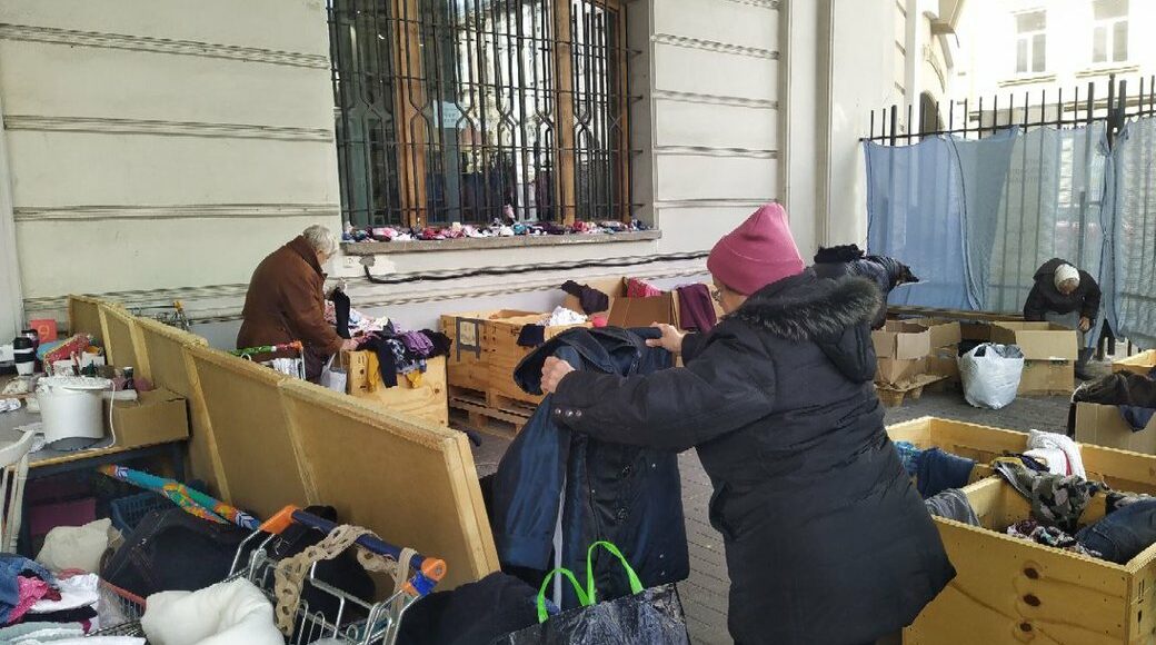 У Львові переселенці можуть отримати безкоштовно теплі речі