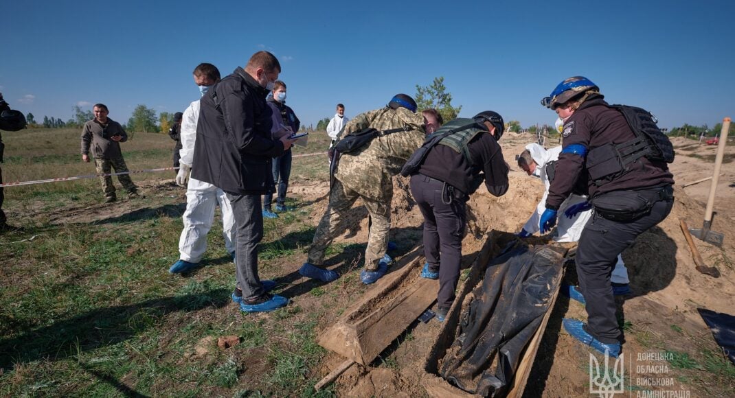 У Лимані та Святогірську розпочали ексгумацію та перезахоронення загиблих і померлих під час окупації рф: фото