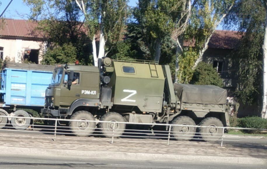 В Мариуполе зафиксировано особо крупное движение военной техники оккупантов, - Андрющенко (фото, видео)