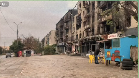 В оккупированном Мариуполе микрорайон "Черемушки" превратился в разрушенное гетто: видео