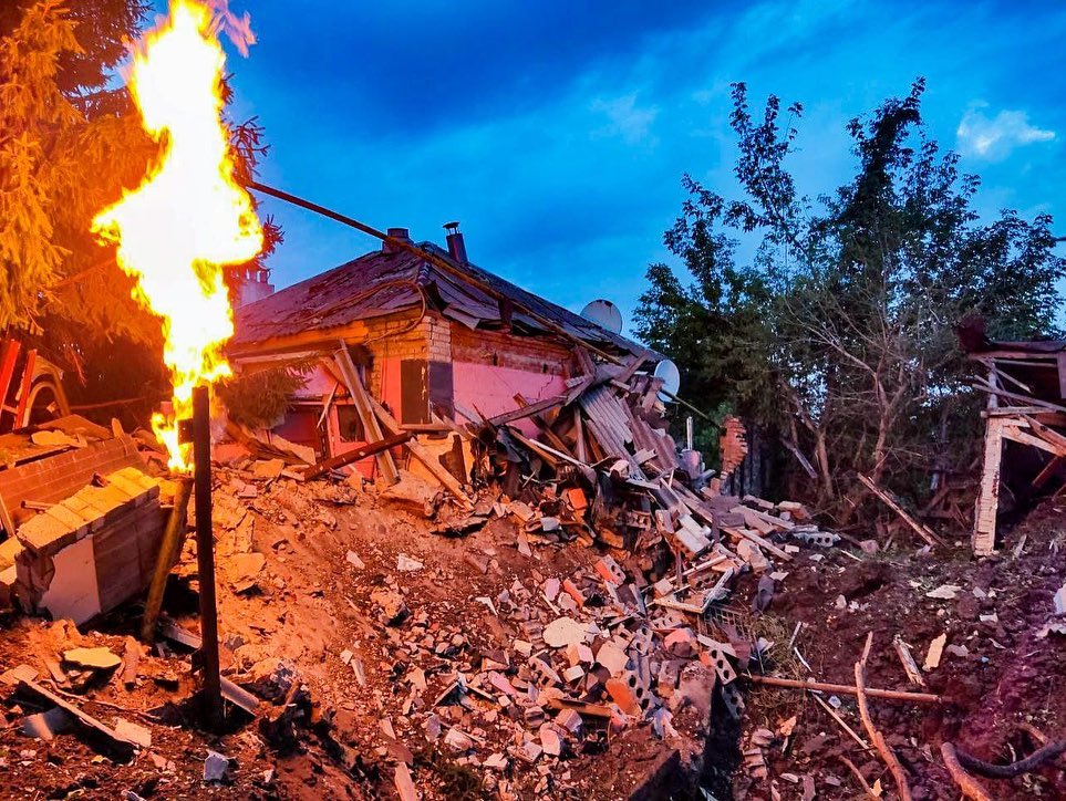 Один із тисяч зруйнованих будинків на Луганщині