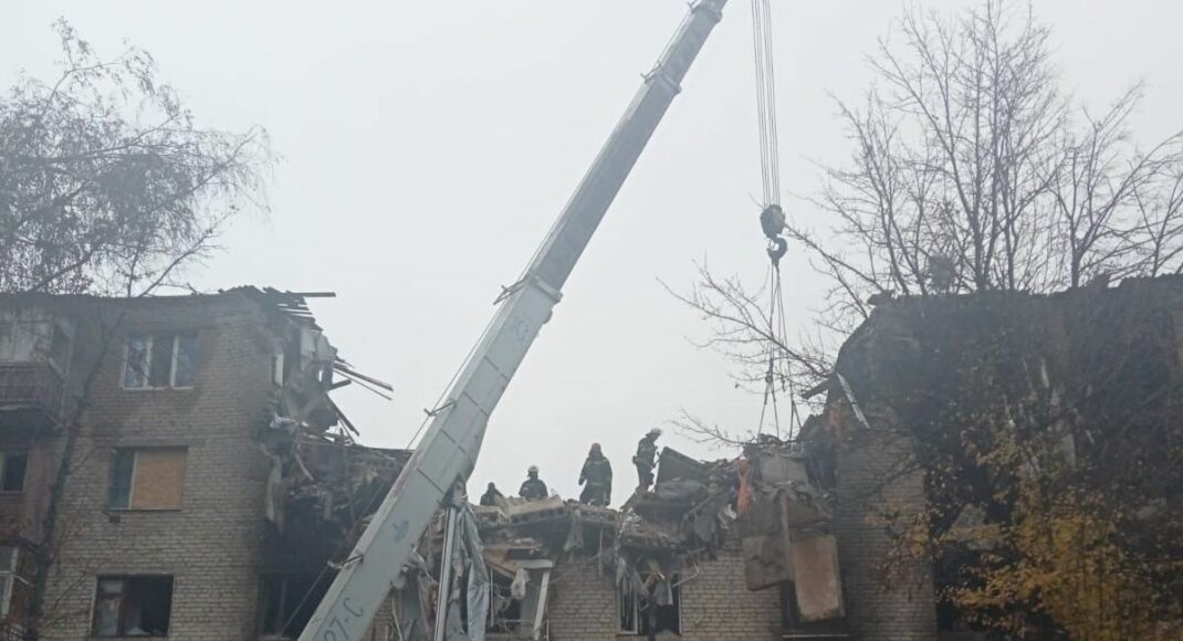Из-под завалов 5-этажного дома в Святогорске спасатели достали тело женщины