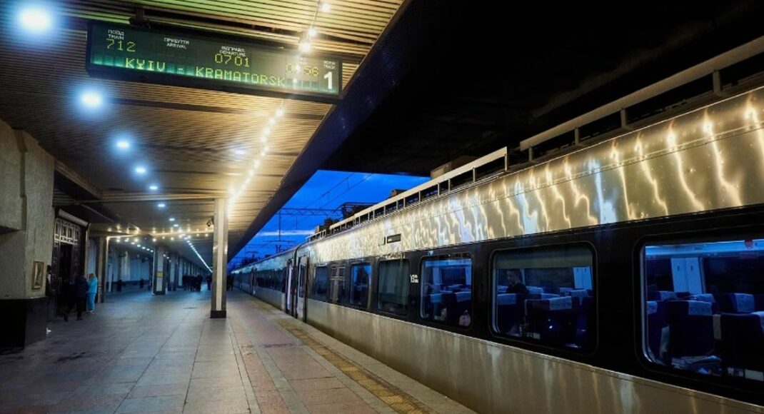 На Донеччині відновили рух потягів: куди їздять і що потрібно знати пасажирам