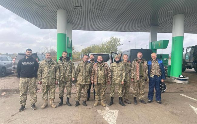Україна провела черговий обмін полоненими: 10 захисників повернулись додому (відео)