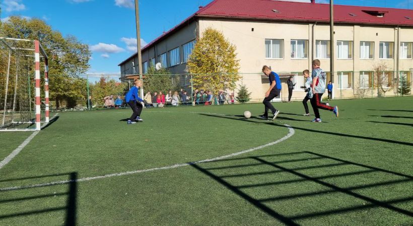 Переселенці з Донеччини провели спортивний патріотичний захід на Закарпатті
